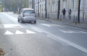 Paris, Avenue Reille. Users only understand affordances. Image credit: Roberto Casati.